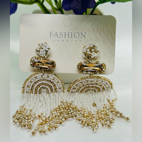 Bohemian beaded gold & white dangling earrings - Picture 3 of 4